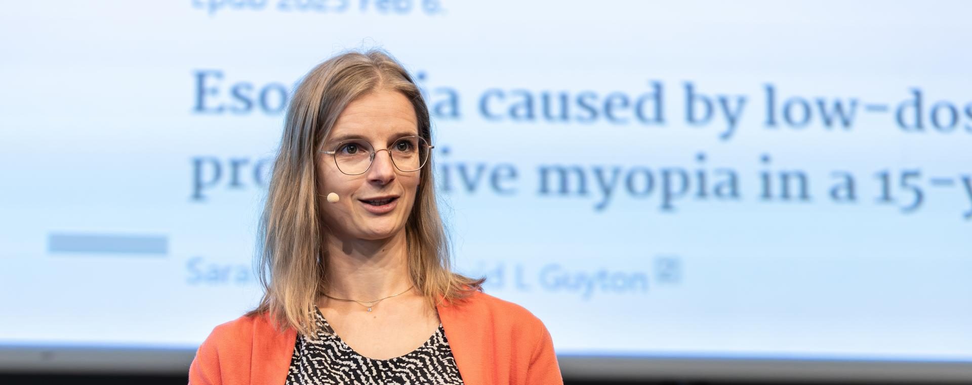 Dr. Carolin Truckenbrod spricht bei einem Seminar