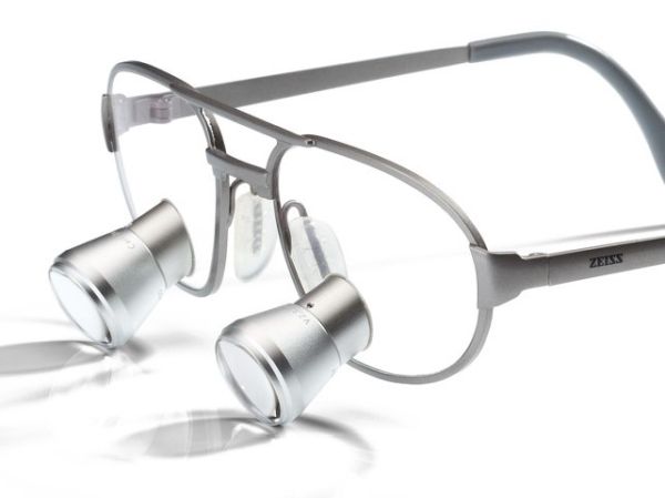 Lupenbrillen für Ärzte bei Augenoptik Truckenbrod Leipzig – ergonomische Vergrößerungsbrillen für präzises Arbeiten.