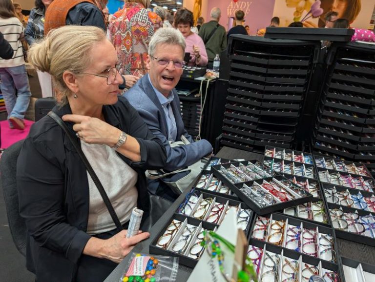 Augenoptik Truckenbrod mit großer Brillenauswahl auf der Optikermesse Opti 2026