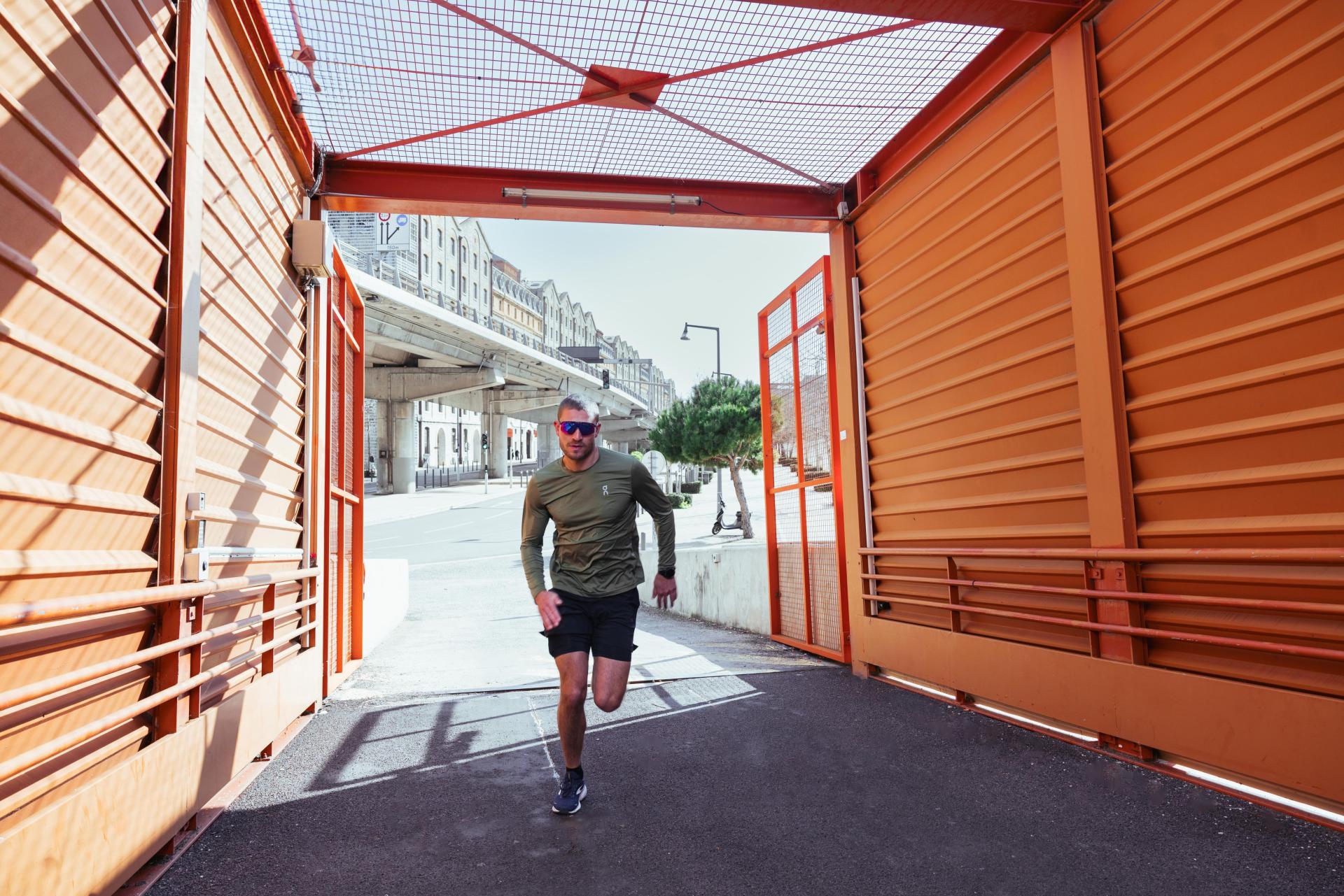 Läufer mit Sportbrille
